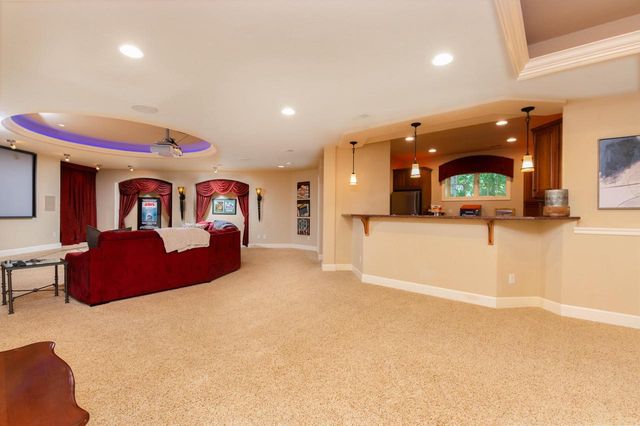 1600 E Juniper WAY, Hartland, WI 53029