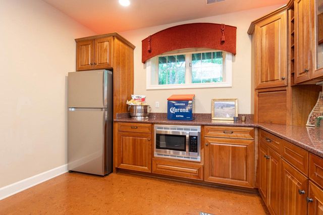 1600 E Juniper WAY, Hartland, WI 53029