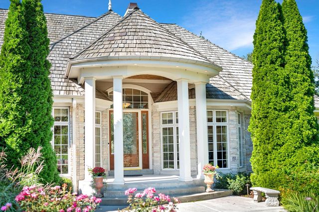 1600 E Juniper WAY, Hartland, WI 53029