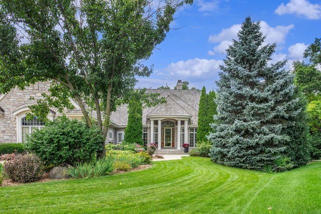 1600 E Juniper WAY, Hartland, WI 53029