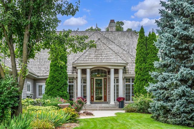 1600 E Juniper WAY, Hartland, WI 53029