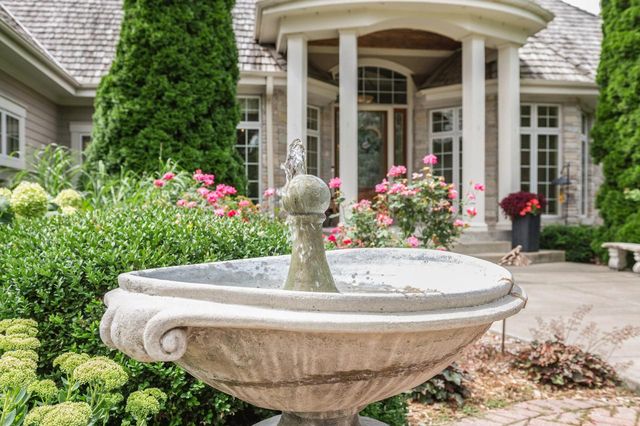 1600 E Juniper WAY, Hartland, WI 53029