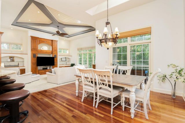 1600 E Juniper WAY, Hartland, WI 53029