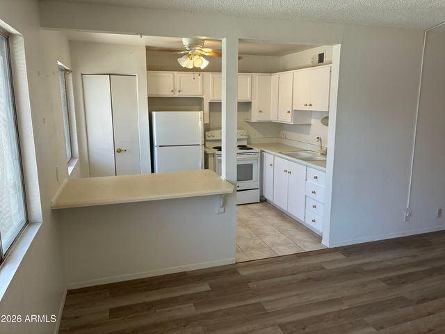 2551 W ROSE Lane A215, Phoenix, AZ 85017