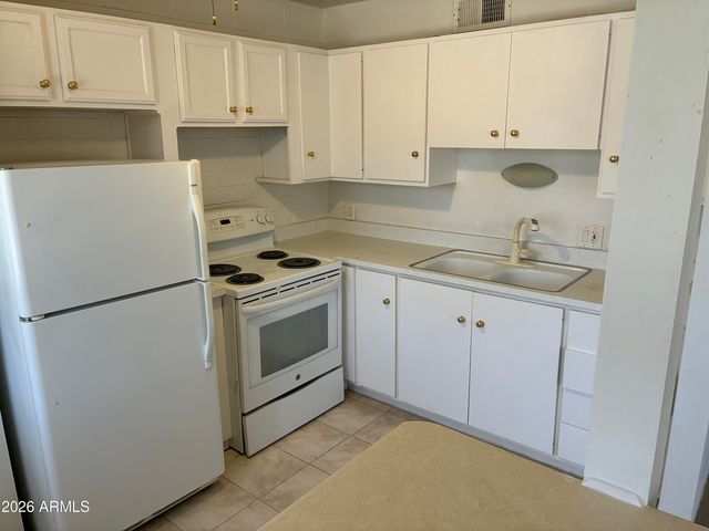 2551 W ROSE Lane A215, Phoenix, AZ 85017