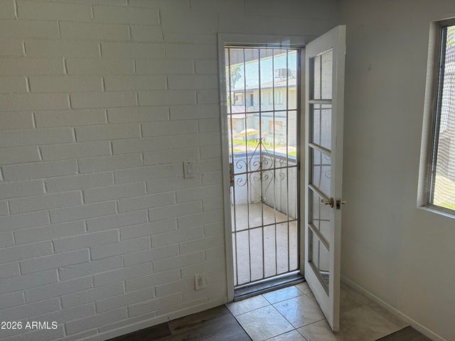 2551 W ROSE Lane A215, Phoenix, AZ 85017