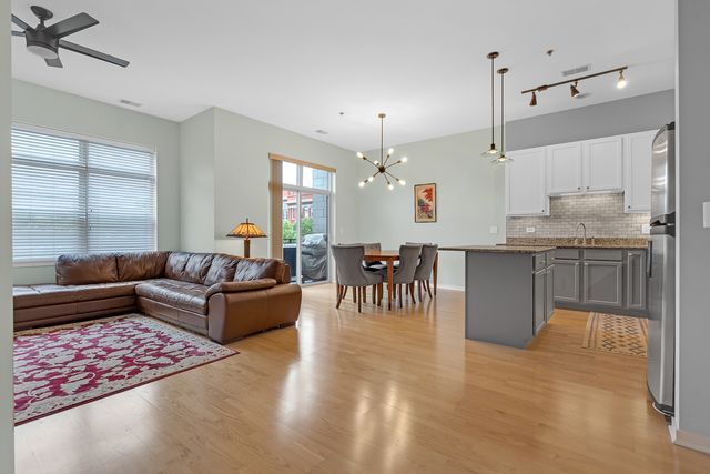 2915 N Clybourn Avenue 310, Chicago, IL 60618