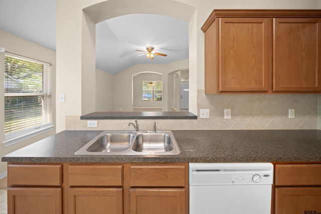 5918 Mesquite Dr, Tyler, TX 75707