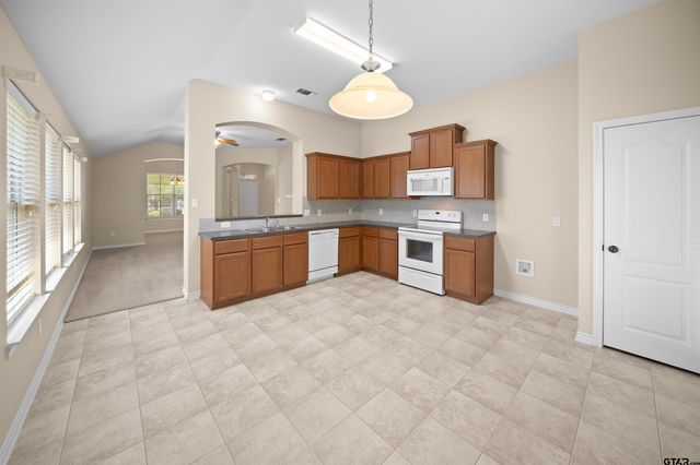 5918 Mesquite Dr, Tyler, TX 75707