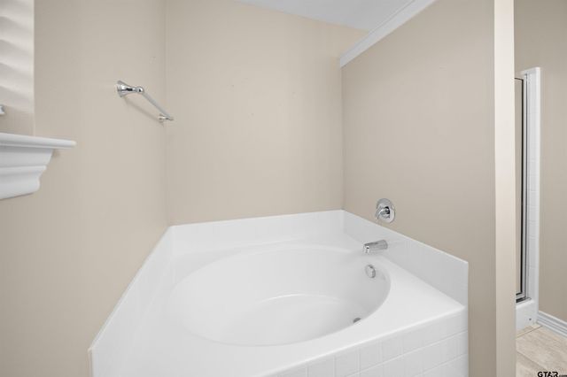 5918 Mesquite Dr, Tyler, TX 75707