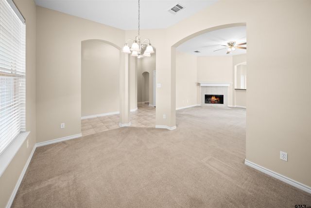 5918 Mesquite Dr, Tyler, TX 75707