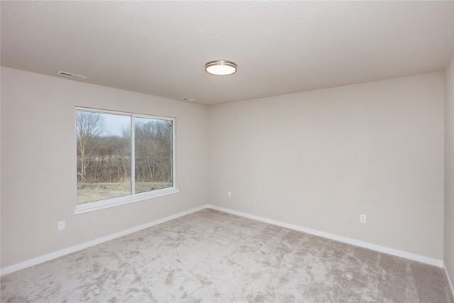 4392 Honey Bee Ridge, Des Moines, IA 50317