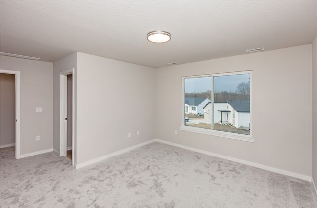 4392 Honey Bee Ridge, Des Moines, IA 50317