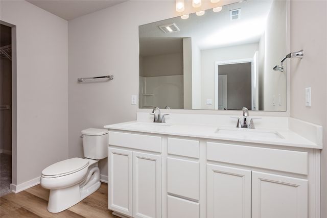 4392 Honey Bee Ridge, Des Moines, IA 50317