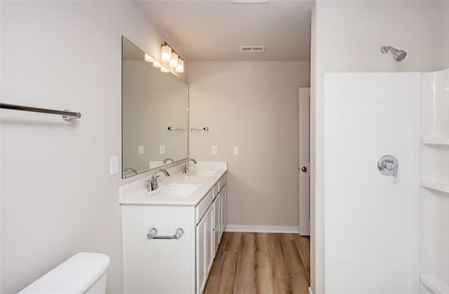 4392 Honey Bee Ridge, Des Moines, IA 50317