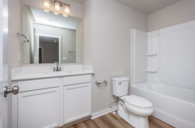 4392 Honey Bee Ridge, Des Moines, IA 50317