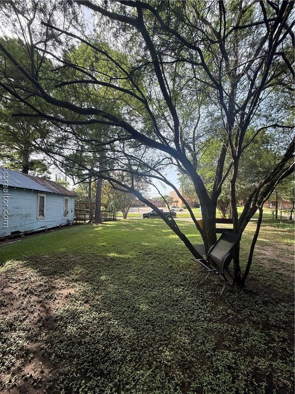 1226 Leake Street, Navasota, TX 77868 — photo 2