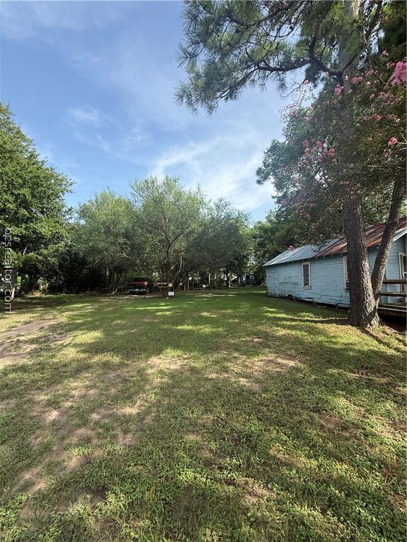 1226 Leake Street, Navasota, TX 77868 — photo 3