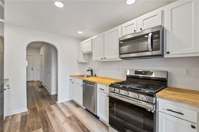 561 2nd St, Pitcairn, PA 15140