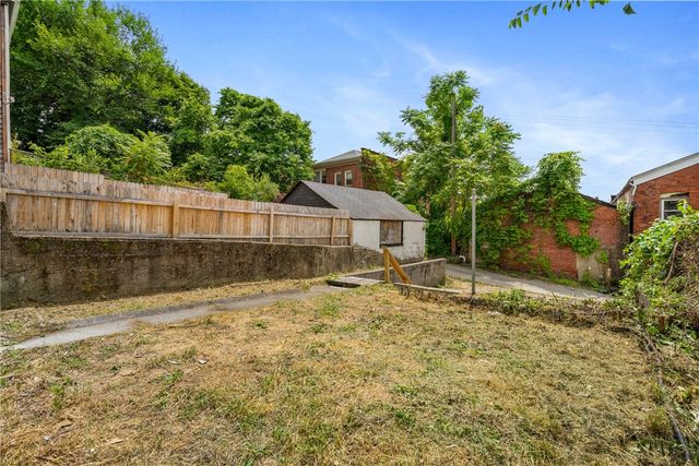 561 2nd St, Pitcairn, PA 15140