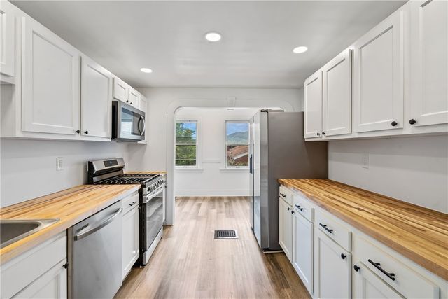 561 2nd St, Pitcairn, PA 15140