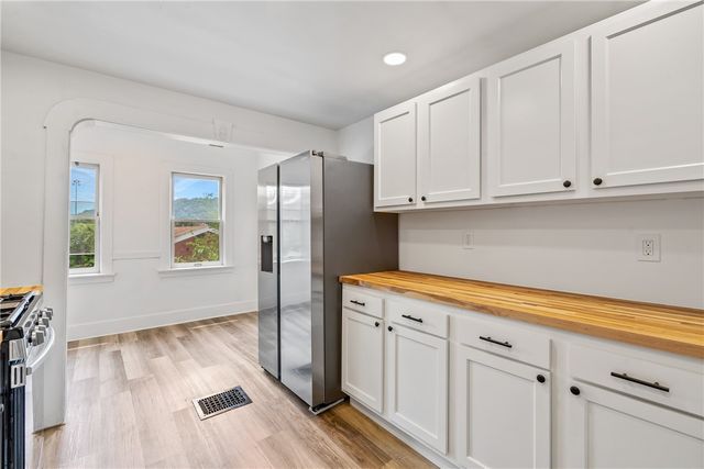 561 2nd St, Pitcairn, PA 15140