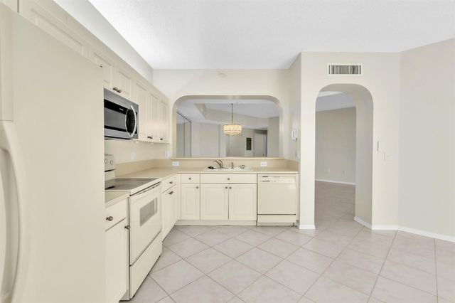 7775 Southampton Terrace 307, Tamarac, FL 33321