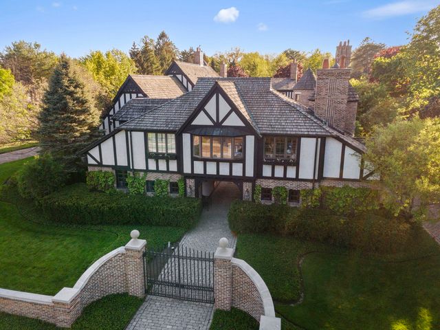 1490 Lake Road, Lake Forest, IL 60045