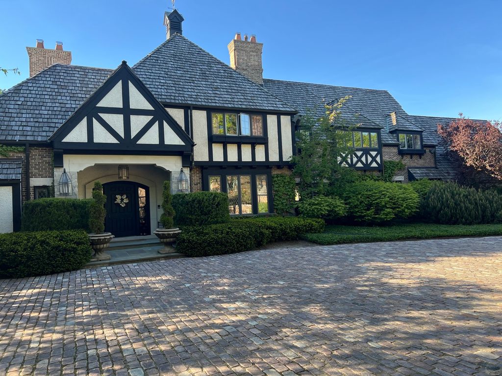 1490 Lake Road, Lake Forest, IL 60045
