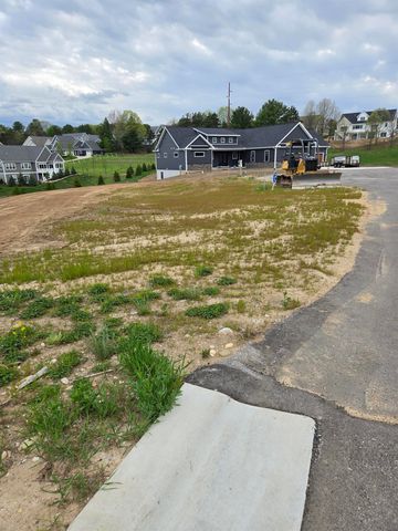 35 JoJack Run, Peninsula Twp, MI 49686