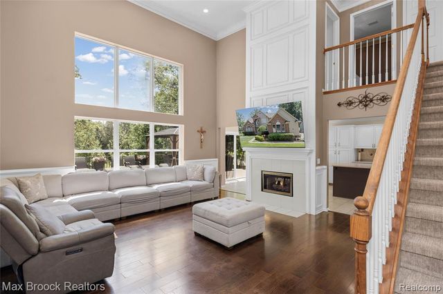 2322 Sandlewood Drive, White Lake, MI 48383