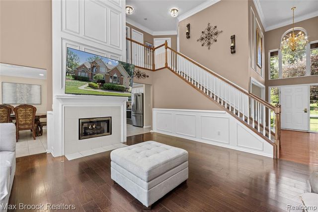 2322 Sandlewood Drive, White Lake, MI 48383