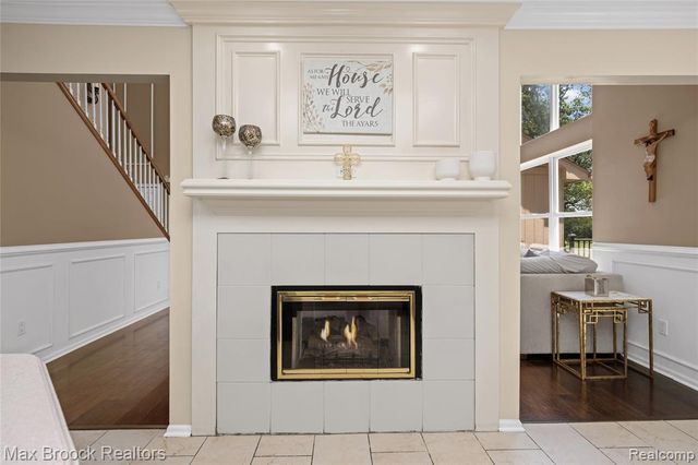 2322 Sandlewood Drive, White Lake, MI 48383