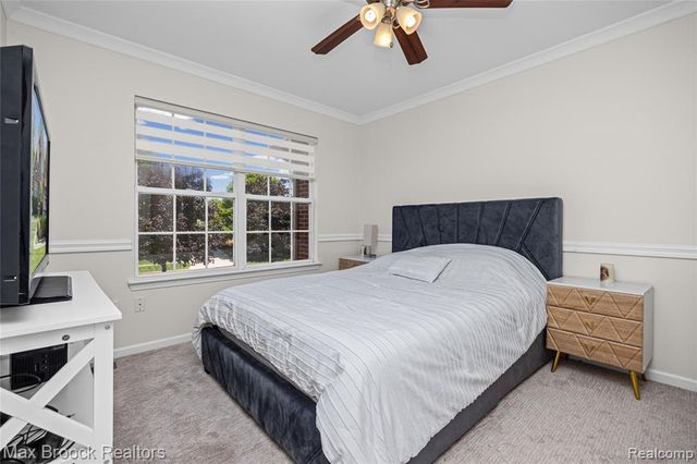 2322 Sandlewood Drive, White Lake, MI 48383