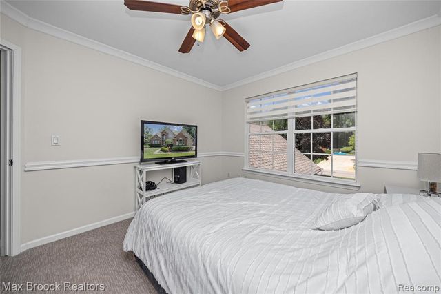 2322 Sandlewood Drive, White Lake, MI 48383