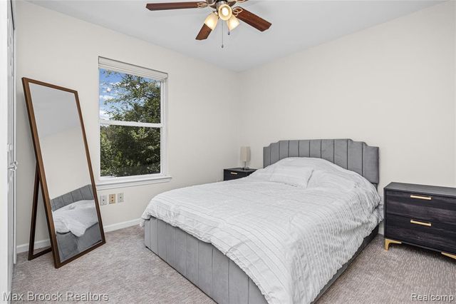 2322 Sandlewood Drive, White Lake, MI 48383