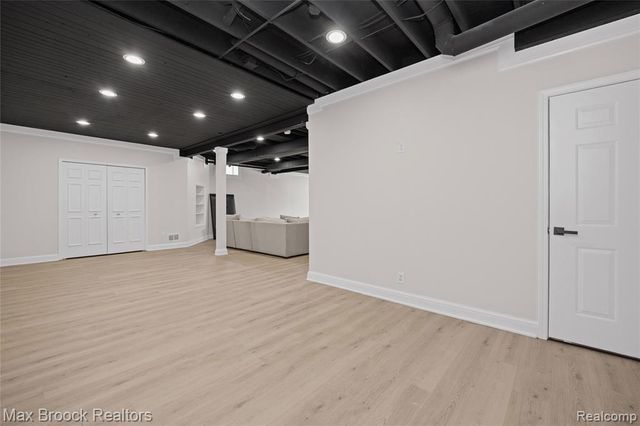 2322 Sandlewood Drive, White Lake, MI 48383
