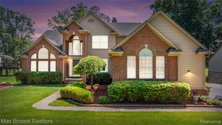 2322 Sandlewood Drive, White Lake, MI 48383