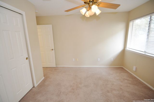 1011 HEDGESTONE DR, San Antonio, TX 78258