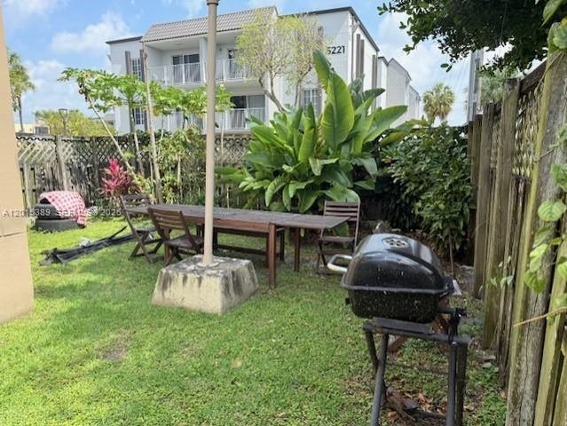 5201 NW Geneva Way 103, Doral, FL 33166