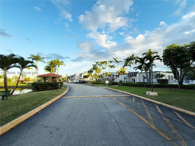 5201 NW Geneva Way 103, Doral, FL 33166