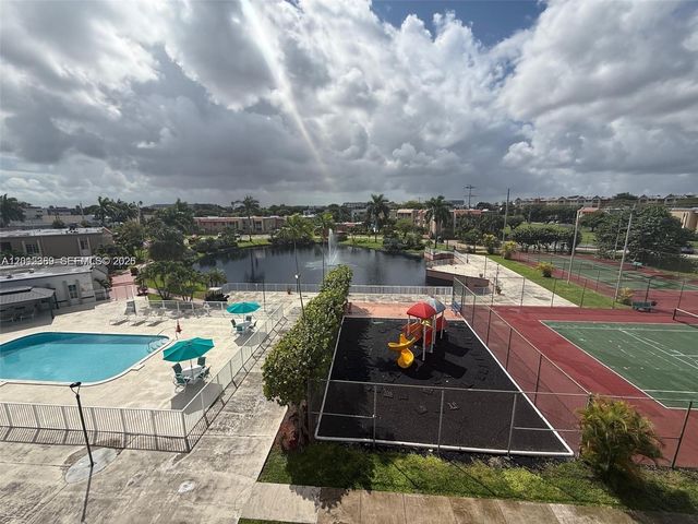 5201 NW Geneva Way 103, Doral, FL 33166