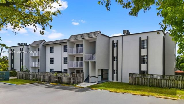 5201 NW Geneva Way 103, Doral, FL 33166