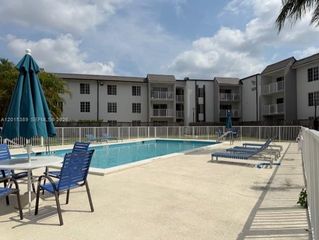 5201 NW Geneva Way 103, Doral, FL 33166