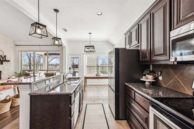 112 Cardiff Lane, Waxahachie, TX 75167