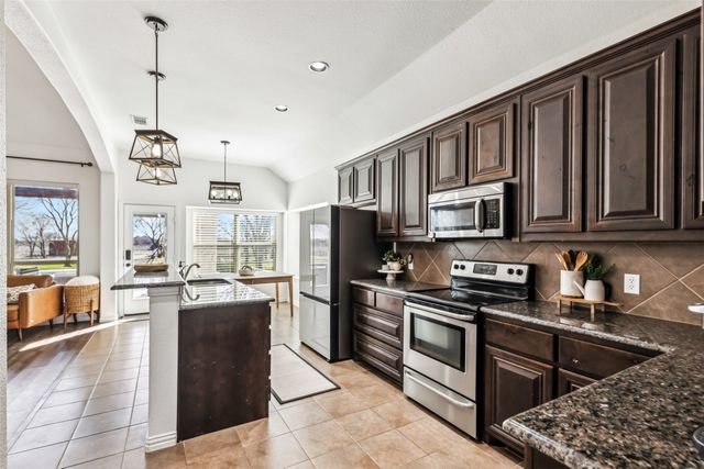 112 Cardiff Lane, Waxahachie, TX 75167