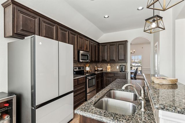 112 Cardiff Lane, Waxahachie, TX 75167