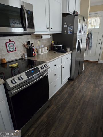 50 Meadow View Street, Newnan, GA 30263