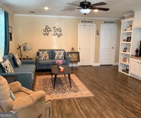 50 Meadow View Street, Newnan, GA 30263