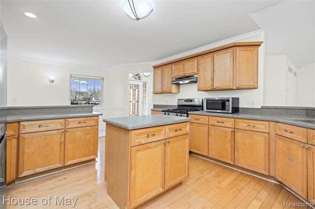 35260 Bradford Drive, New Baltimore, MI 48047